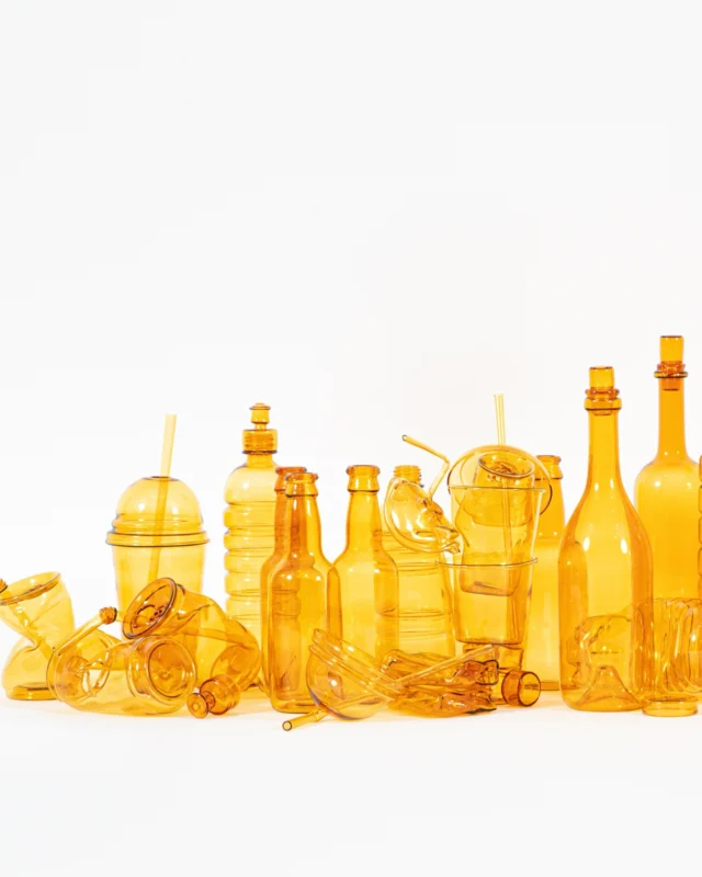 🍸 Distill Life 🍸 

Plan your visit to see glass artist Matt Eskuche’s exhibition of coldworked glass classic cocktail sets 🌟

On display now thru Nov 15 in our Annex Gallery. 

“Nothing orange with rhymes”, 2020 
“Reverse Manhattan”, 2025 
“Fun Stripe orange #2”, 2020 

#coldworkedglass #cocktailparty #cocktail #artexhibition #artglass #matteskuche #matteskucheglass